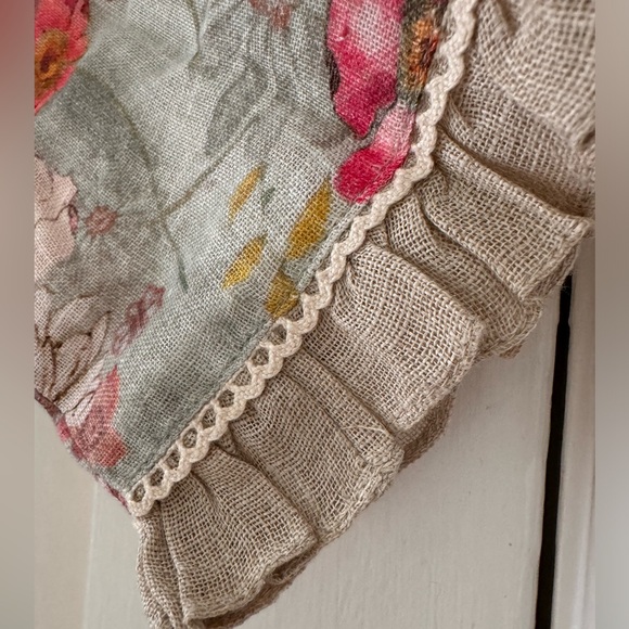 Linen& Linens Assymetrical Hem Floral Tunic - Picture 10 of 16